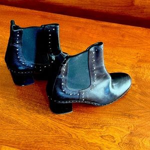 Leather black booties